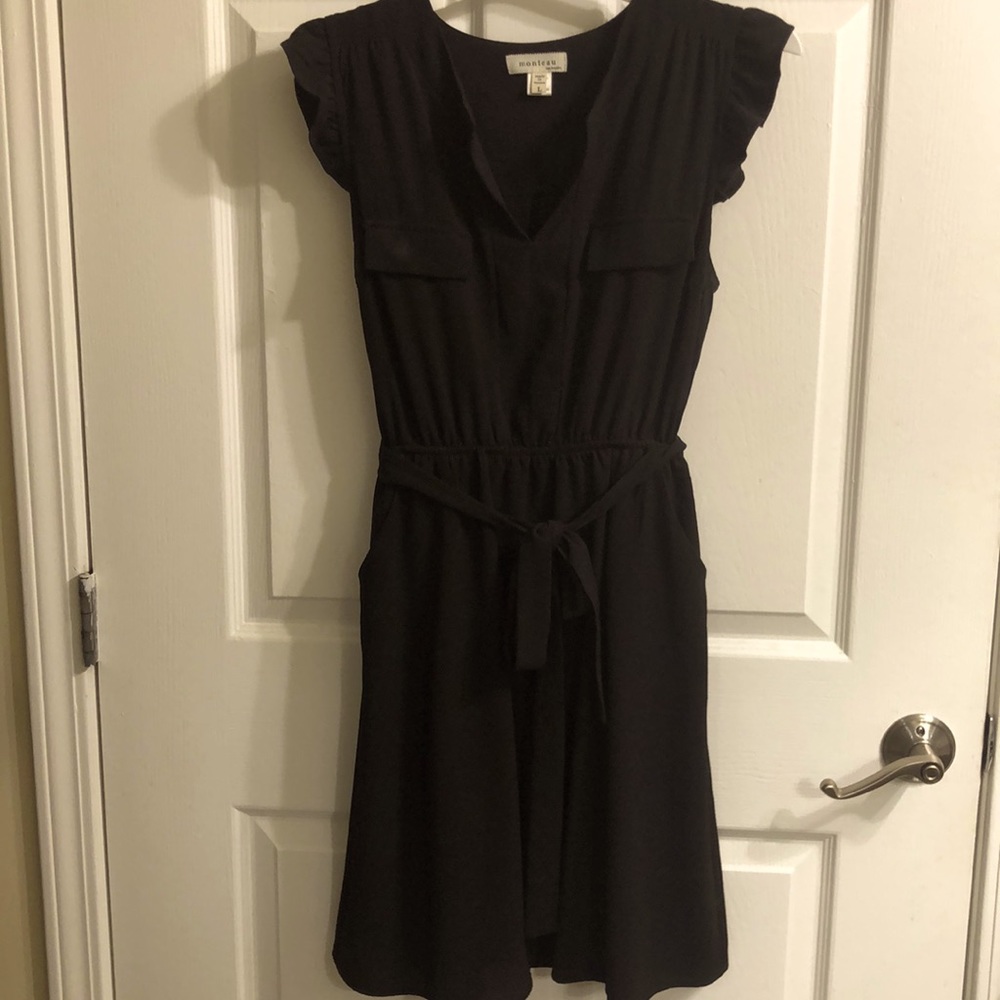 Cute little black dress!